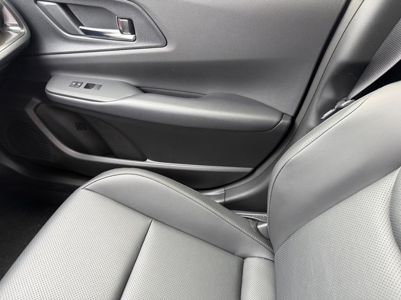 Toyota Prius Vehicle Image 16