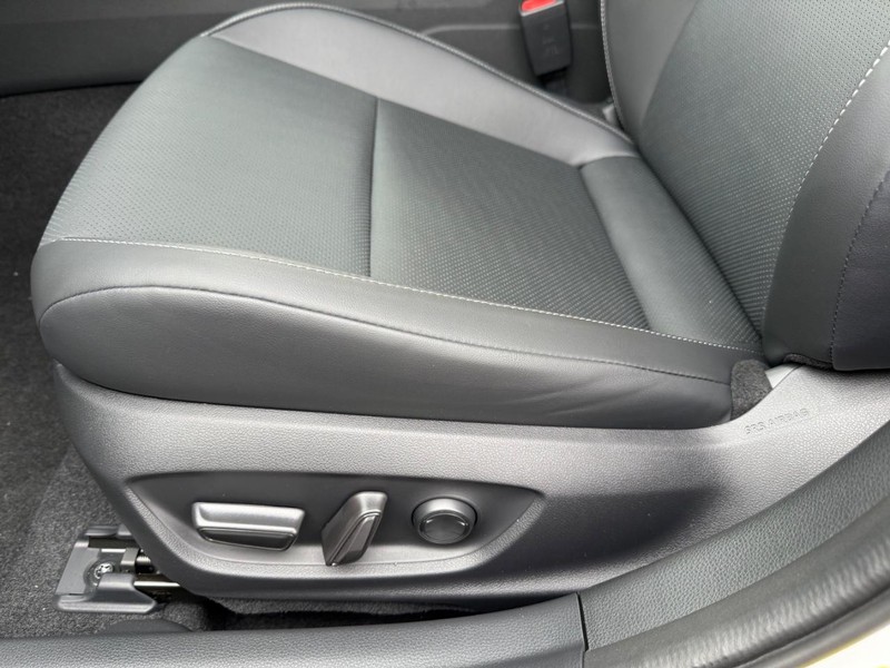 Toyota Prius Vehicle Image 20