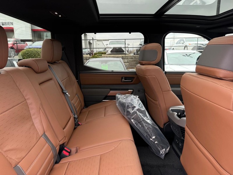 Toyota Tundra 4WD Vehicle Image 04