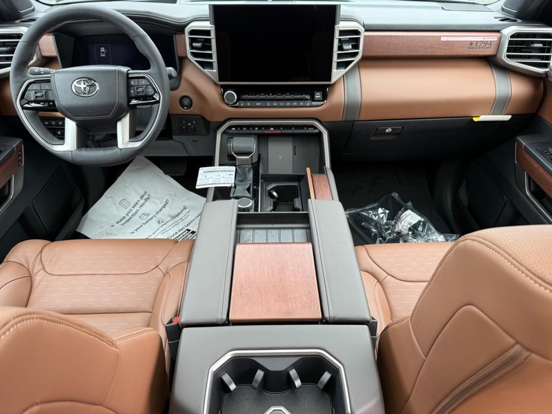 Toyota Tundra 4WD Vehicle Image 06