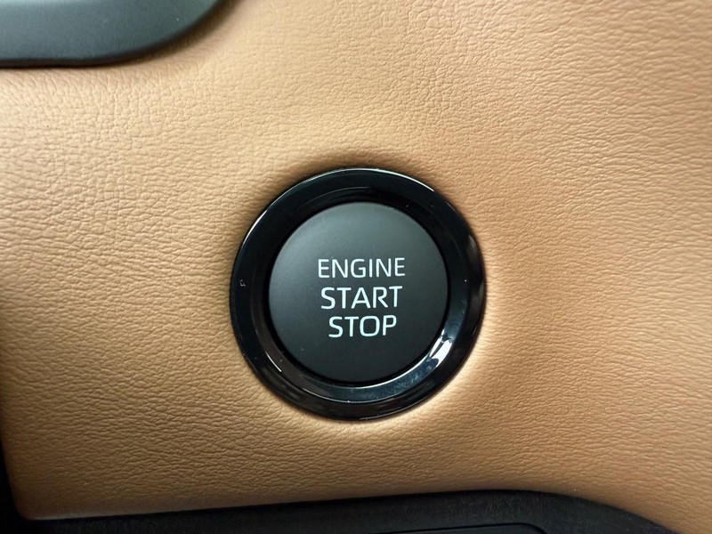 Toyota Tundra 4WD Vehicle Image 10