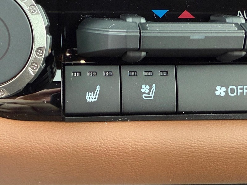 Toyota Tundra 4WD Vehicle Image 11