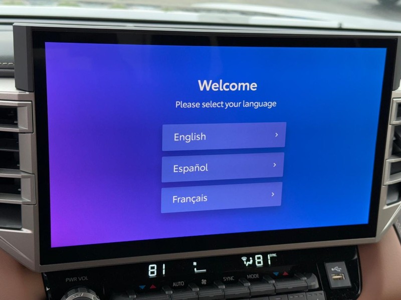 Toyota Tundra 4WD Vehicle Image 12