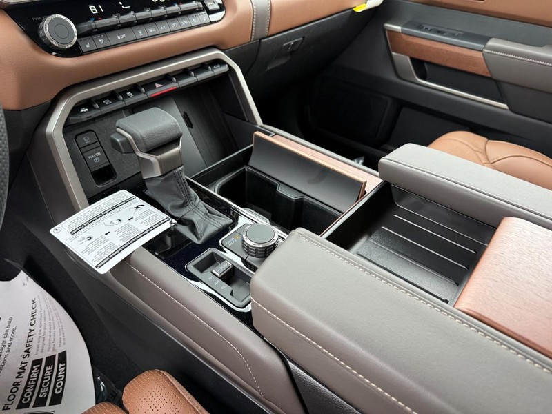 Toyota Tundra 4WD Vehicle Image 15