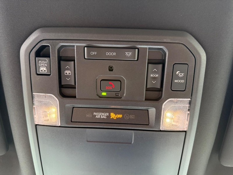 Toyota Tundra 4WD Vehicle Image 17