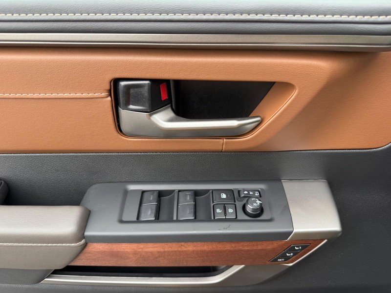 Toyota Tundra 4WD Vehicle Image 20