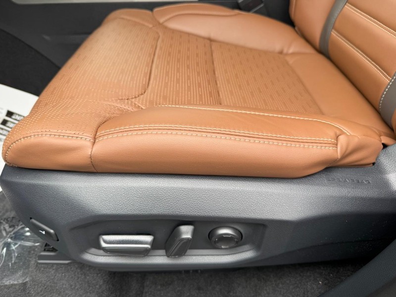 Toyota Tundra 4WD Vehicle Image 21