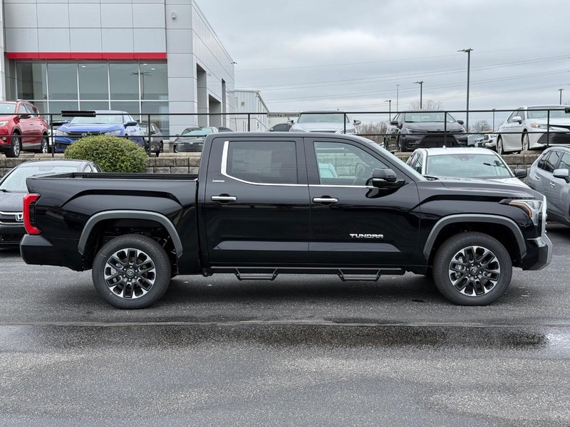 Toyota Tundra 4WD Vehicle Image 02