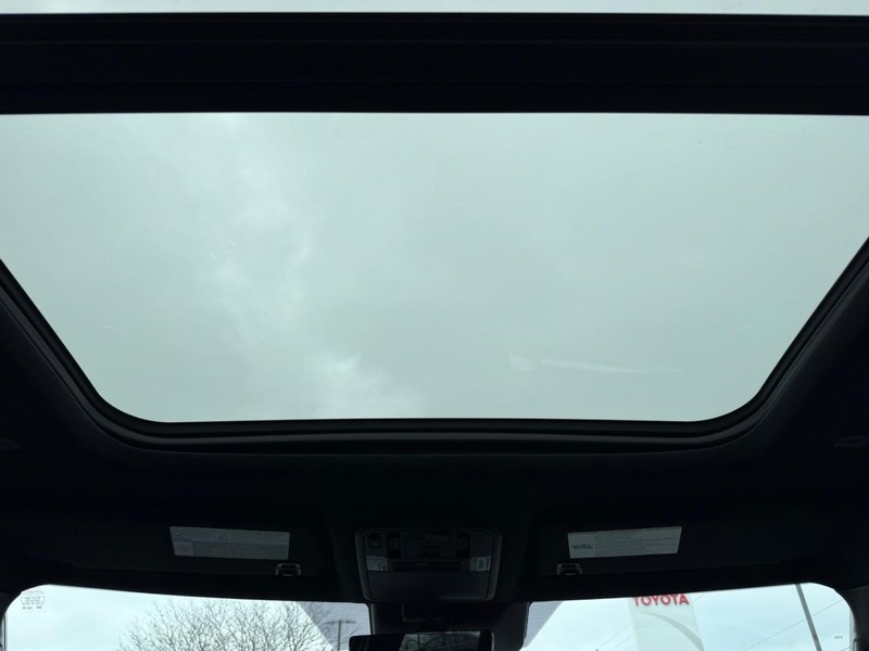 Toyota Tundra 4WD Vehicle Image 05