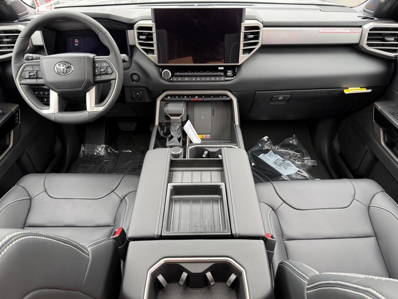 Toyota Tundra 4WD Vehicle Image 06