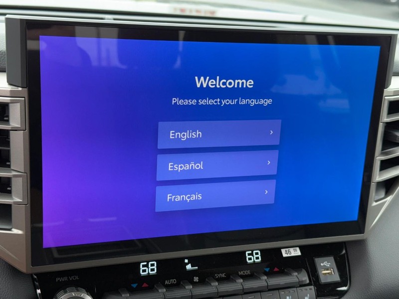 Toyota Tundra 4WD Vehicle Image 12