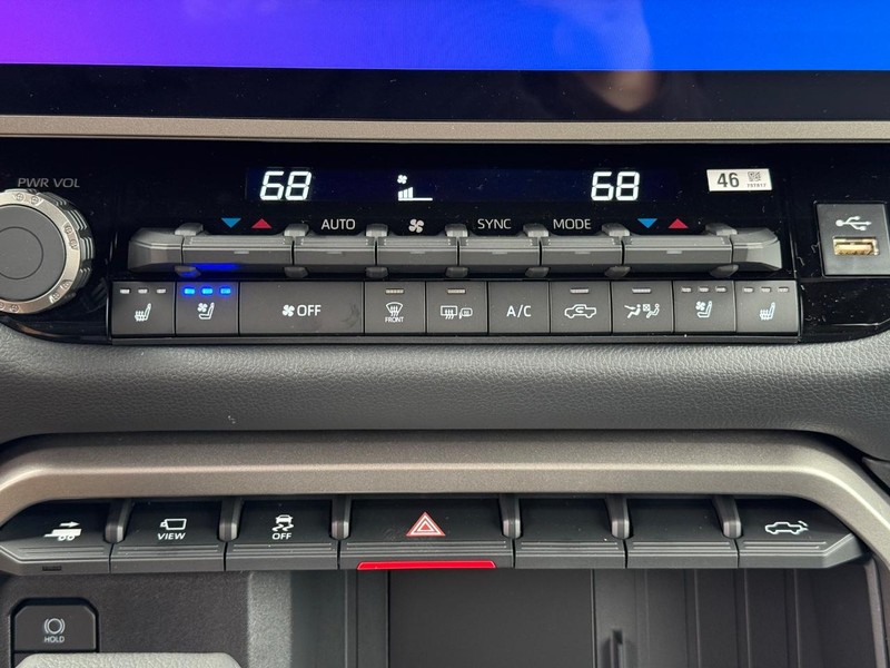 Toyota Tundra 4WD Vehicle Image 14