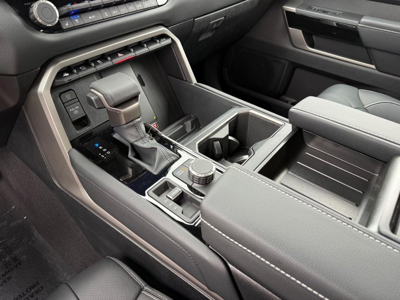 Toyota Tundra 4WD Vehicle Image 15