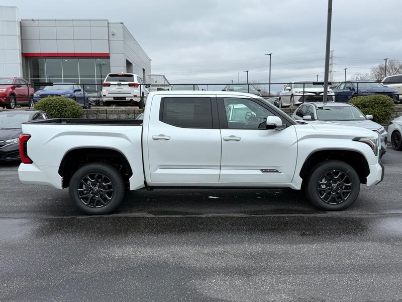 Toyota Tundra 4WD Vehicle Image 02
