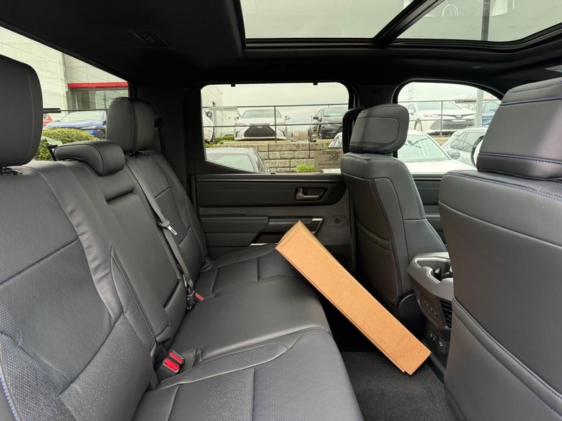 Toyota Tundra 4WD Vehicle Image 04