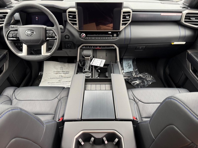 Toyota Tundra 4WD Vehicle Image 06