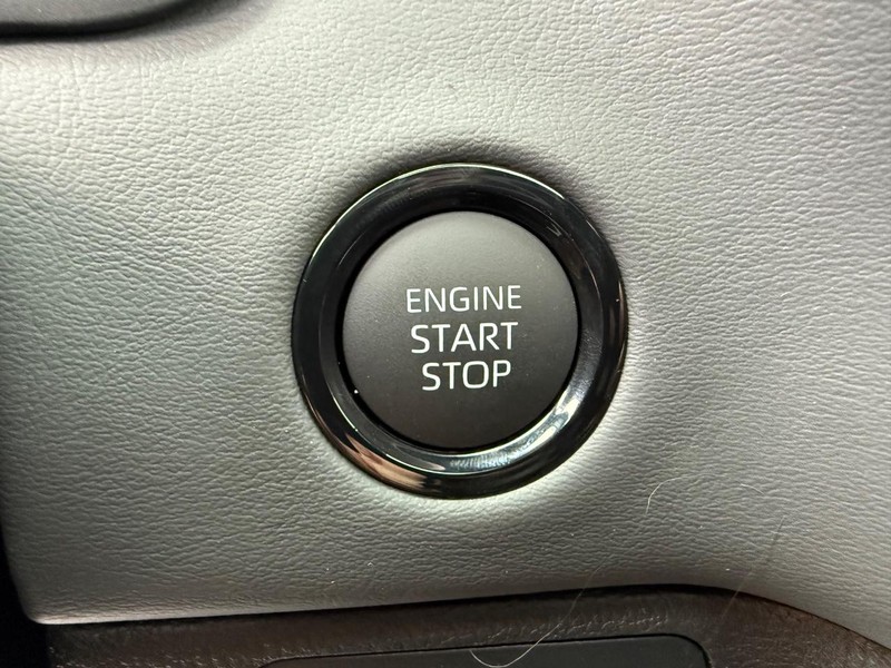 Toyota Tundra 4WD Vehicle Image 10