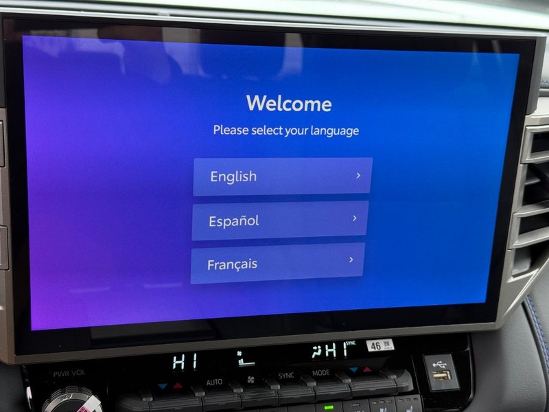 Toyota Tundra 4WD Vehicle Image 12