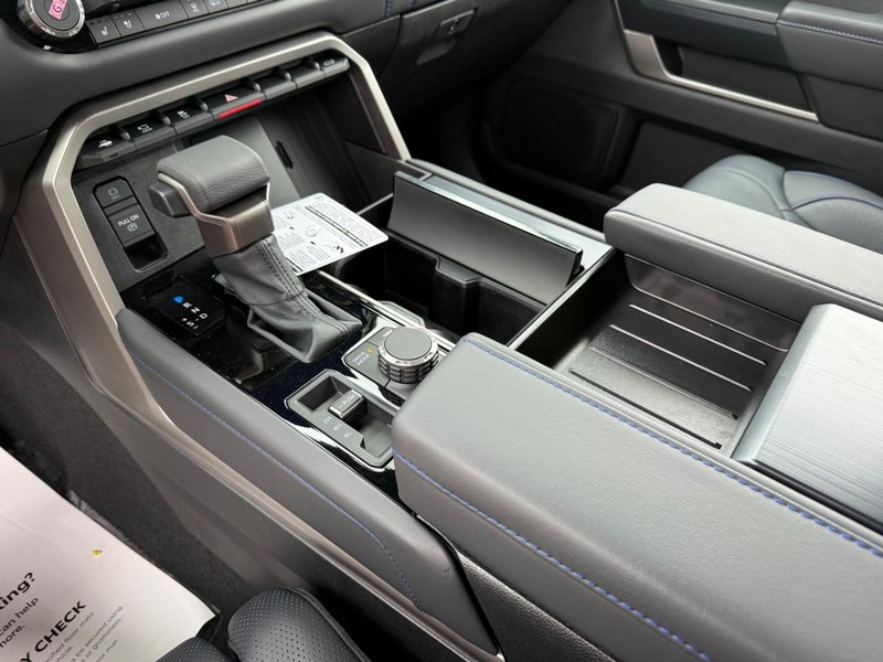 Toyota Tundra 4WD Vehicle Image 15