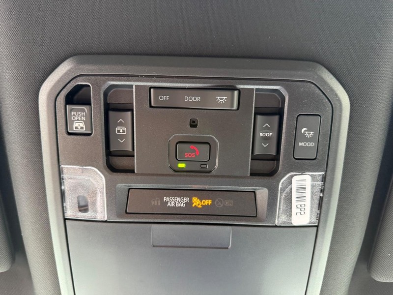 Toyota Tundra 4WD Vehicle Image 17