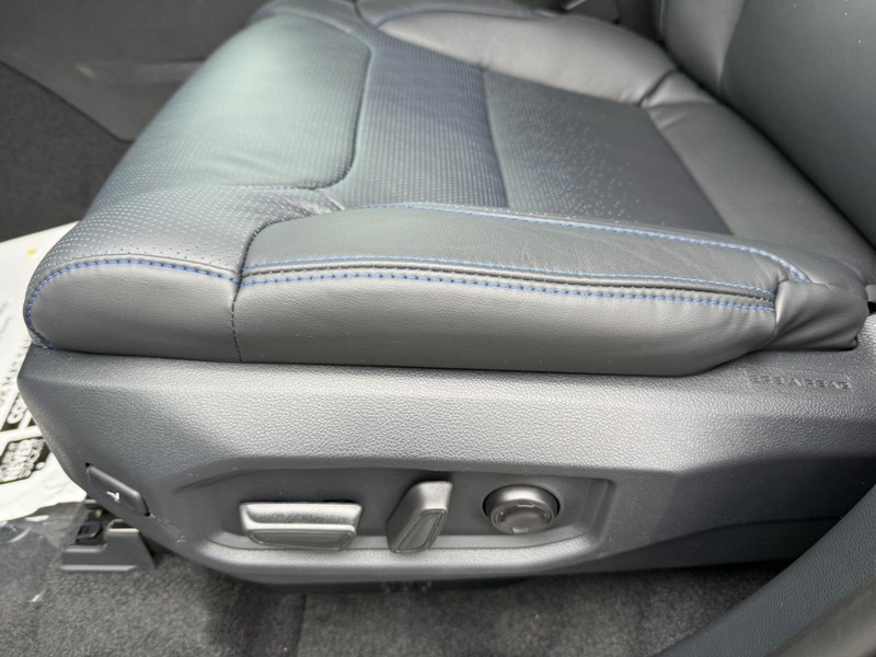 Toyota Tundra 4WD Vehicle Image 21