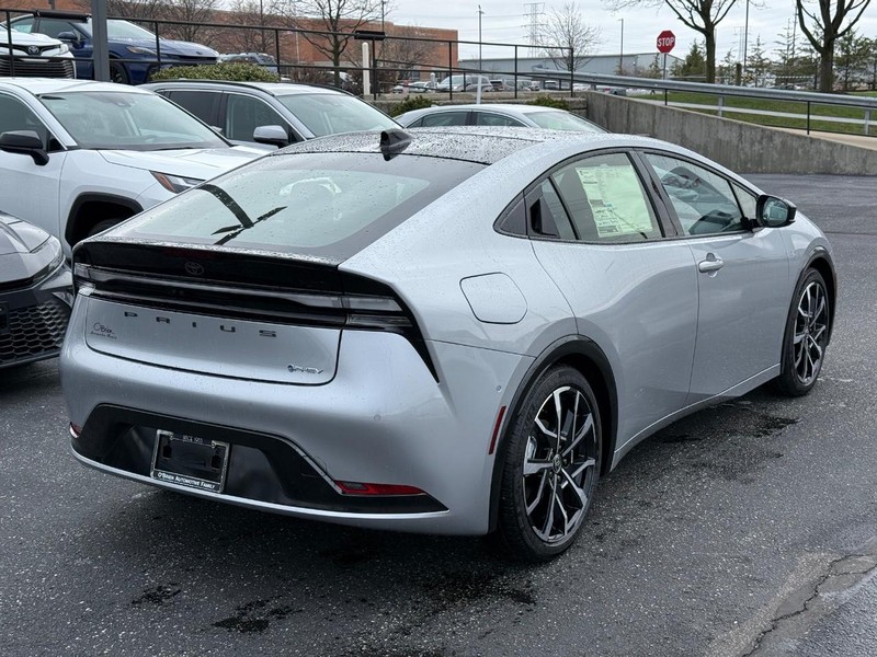 Toyota Prius Plug-In Hybrid Vehicle Image 03