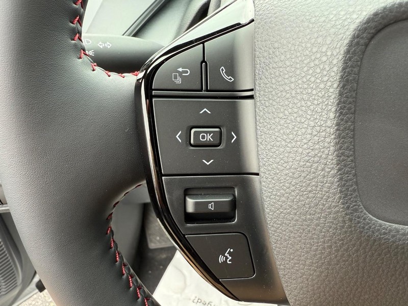 Toyota Prius Plug-In Hybrid Vehicle Image 07