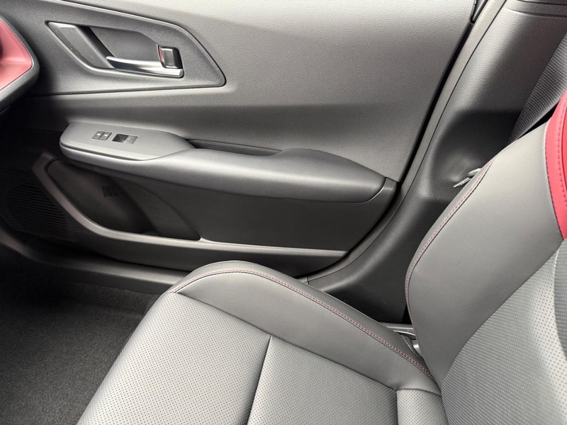 Toyota Prius Plug-In Hybrid Vehicle Image 15