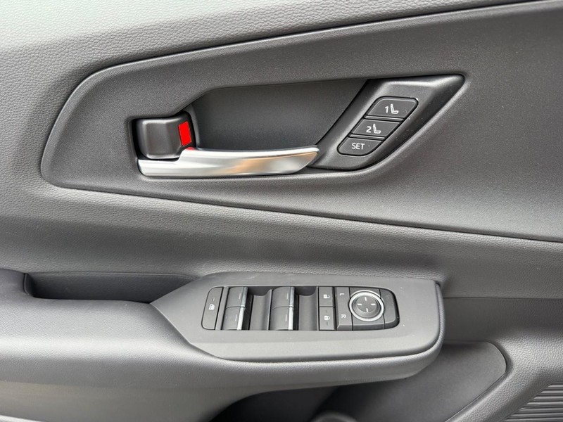 Toyota Prius Plug-In Hybrid Vehicle Image 18