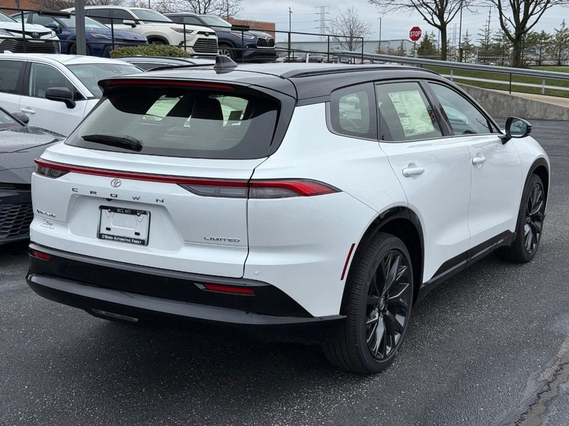 Toyota Crown Signia Vehicle Image 03