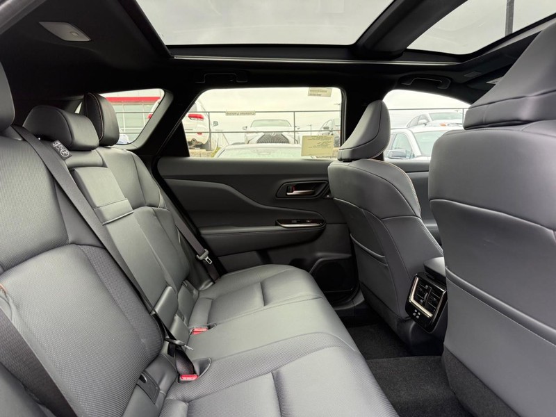 Toyota Crown Signia Vehicle Image 04