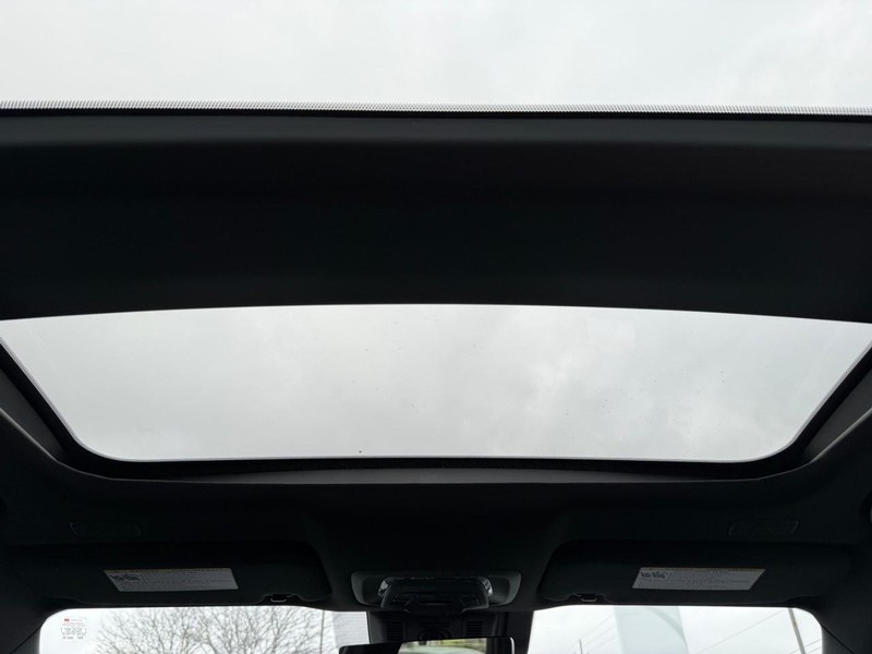 Toyota Crown Signia Vehicle Image 05