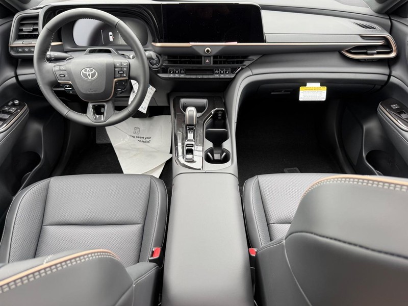 Toyota Crown Signia Vehicle Image 06