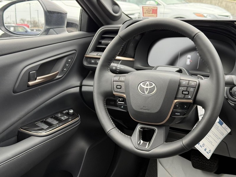 Toyota Crown Signia Vehicle Image 07