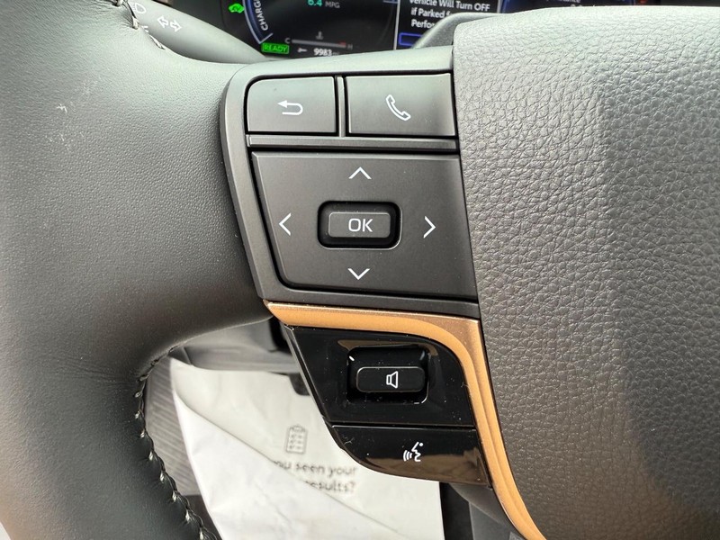 Toyota Crown Signia Vehicle Image 08