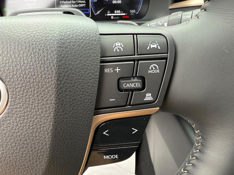 Toyota Crown Signia Vehicle Image 09