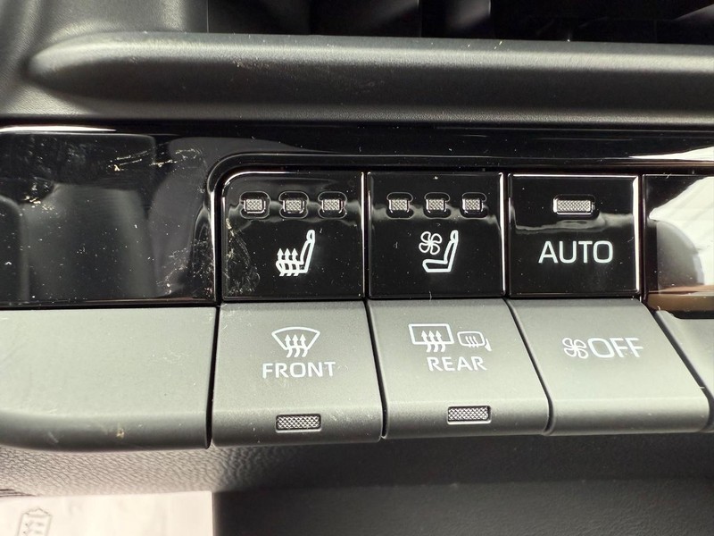 Toyota Crown Signia Vehicle Image 11