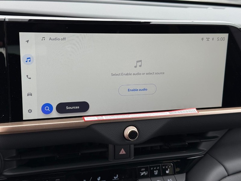 Toyota Crown Signia Vehicle Image 12