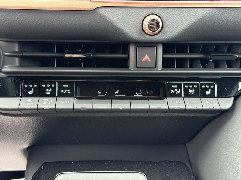 Toyota Crown Signia Vehicle Image 14