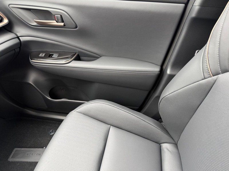 Toyota Crown Signia Vehicle Image 16