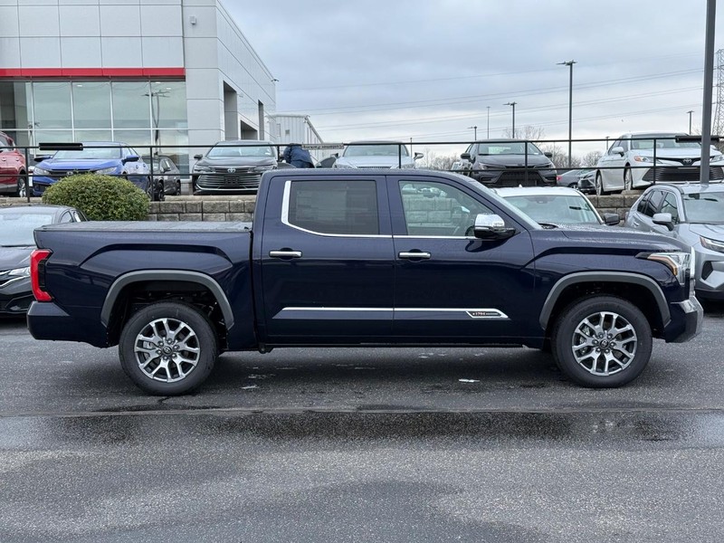 Toyota Tundra 4WD Vehicle Image 02