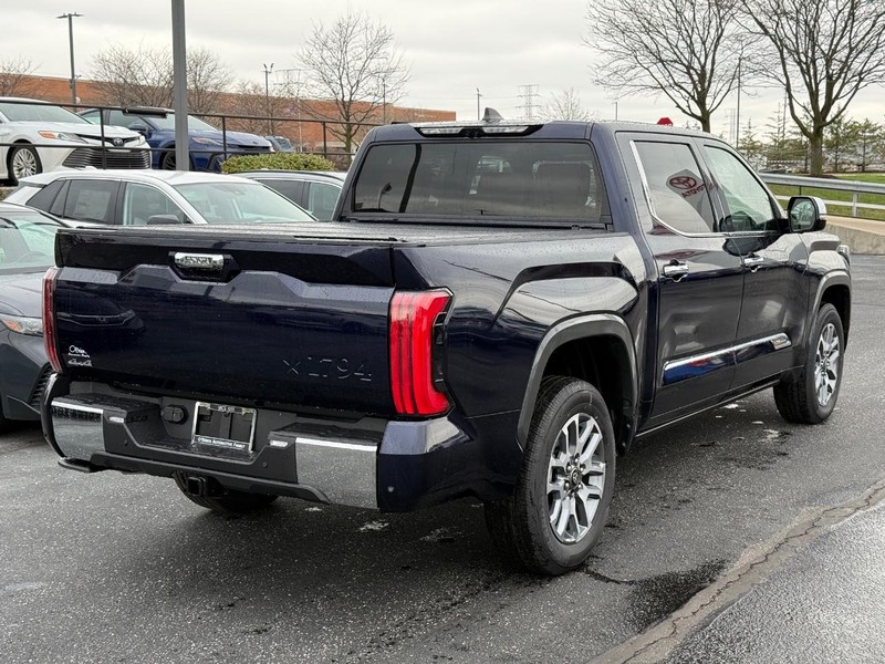 Toyota Tundra 4WD Vehicle Image 03