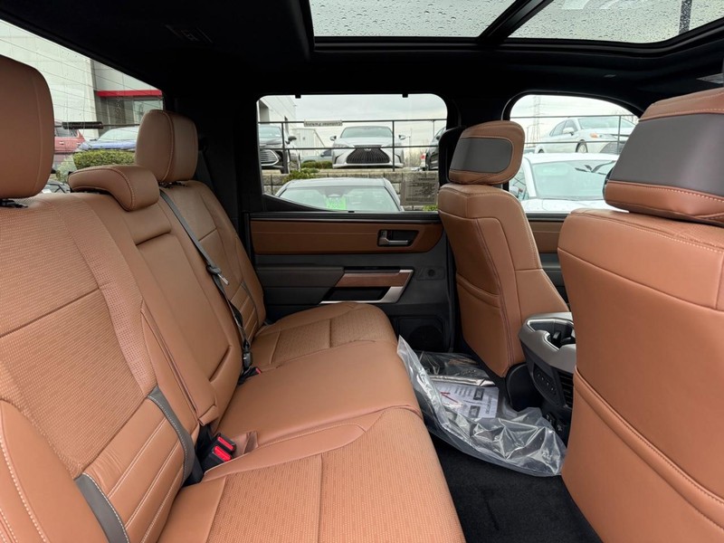 Toyota Tundra 4WD Vehicle Image 04