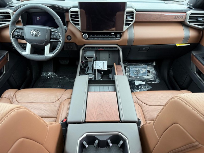 Toyota Tundra 4WD Vehicle Image 06