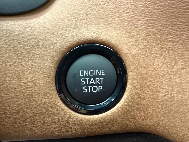 Toyota Tundra 4WD Vehicle Image 10