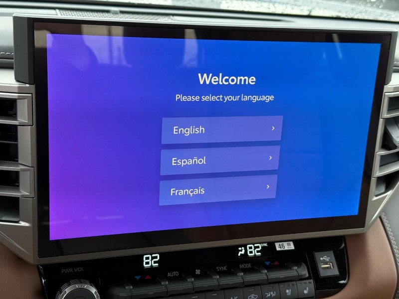 Toyota Tundra 4WD Vehicle Image 12