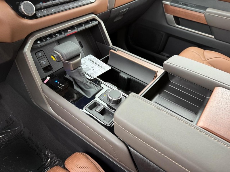 Toyota Tundra 4WD Vehicle Image 15