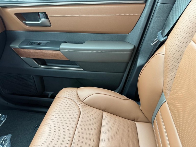 Toyota Tundra 4WD Vehicle Image 16