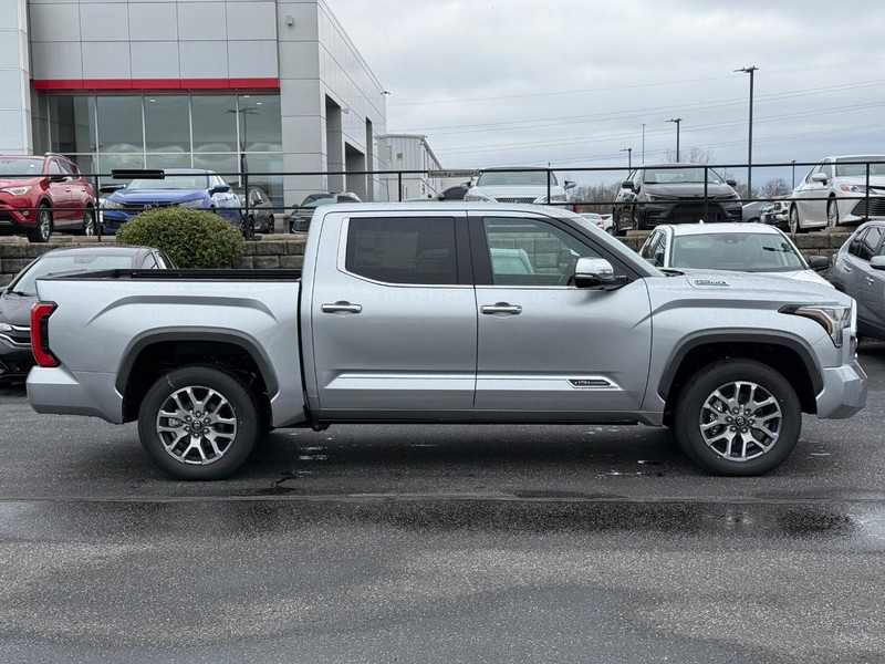 Toyota Tundra 4WD Vehicle Image 02