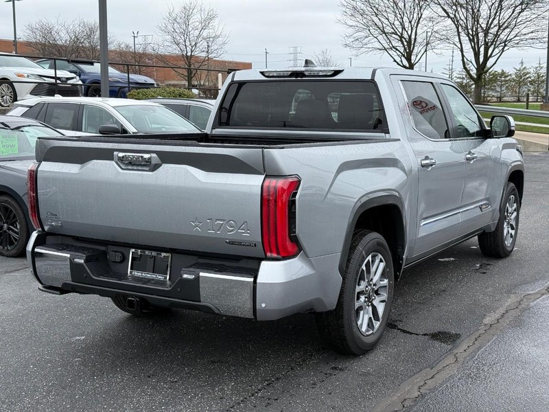 Toyota Tundra 4WD Vehicle Image 03